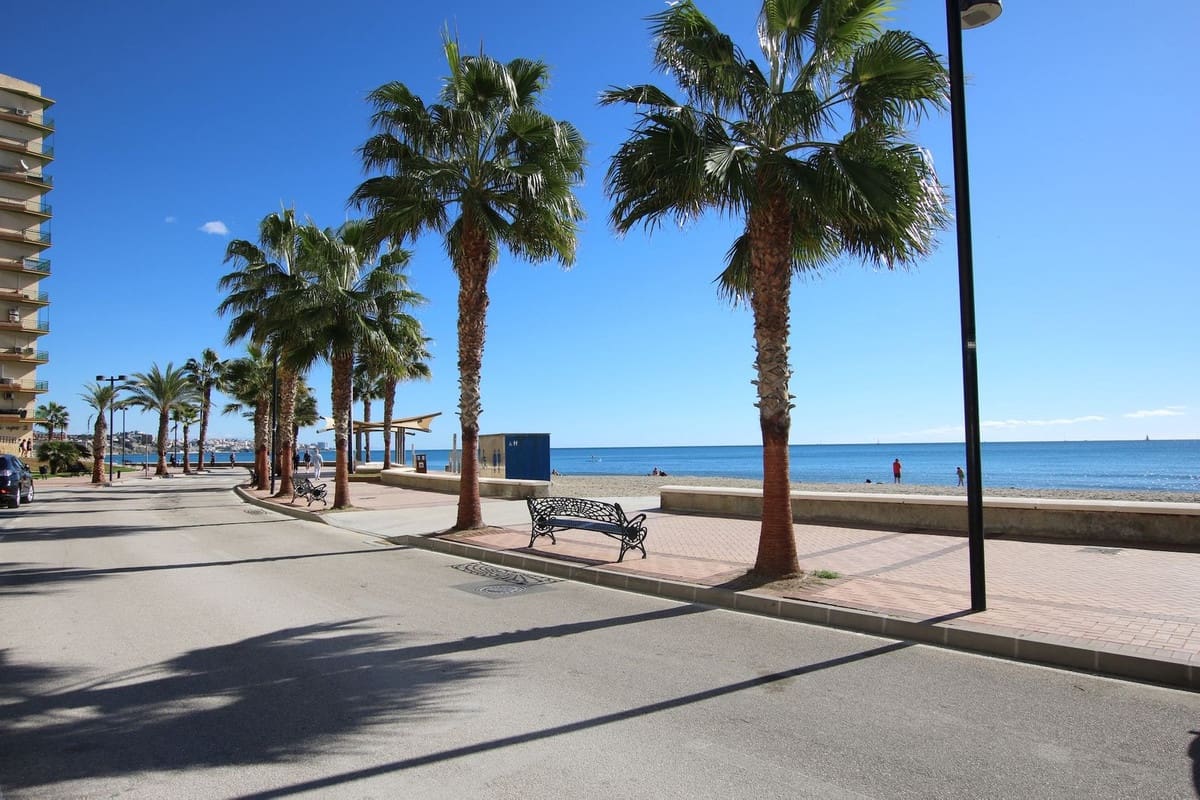 2 soverom Leilighet til salgs i Fuengirola med svømmebasseng garasje - € 290 000 (Ref: 9776973)