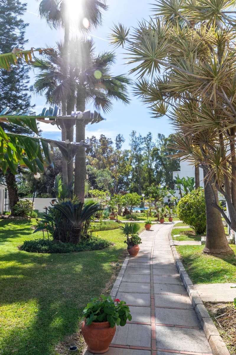 2 soverom Leilighet til salgs i Fuengirola med svømmebasseng garasje - € 290 000 (Ref: 9776973)