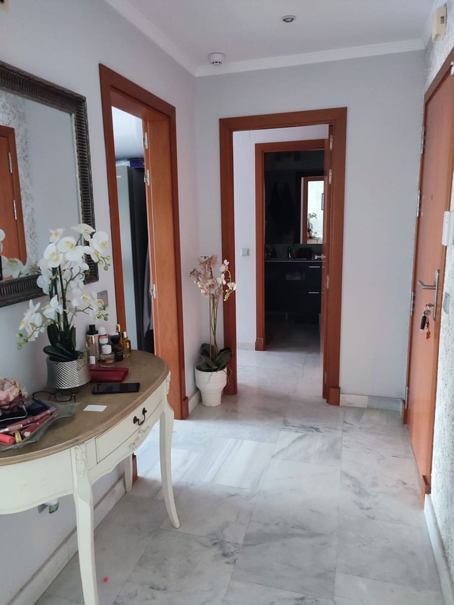 2 slaapkamer Penthouse te koop in Benahavis met zwembad garage - € 290.000 (Ref: 9776987)