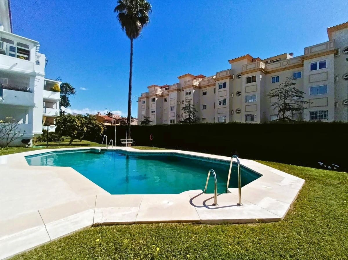 2 soveværelse Lejlighed til salg i Torremolinos med swimmingpool garage - € 314.000 (Ref: 9782047)