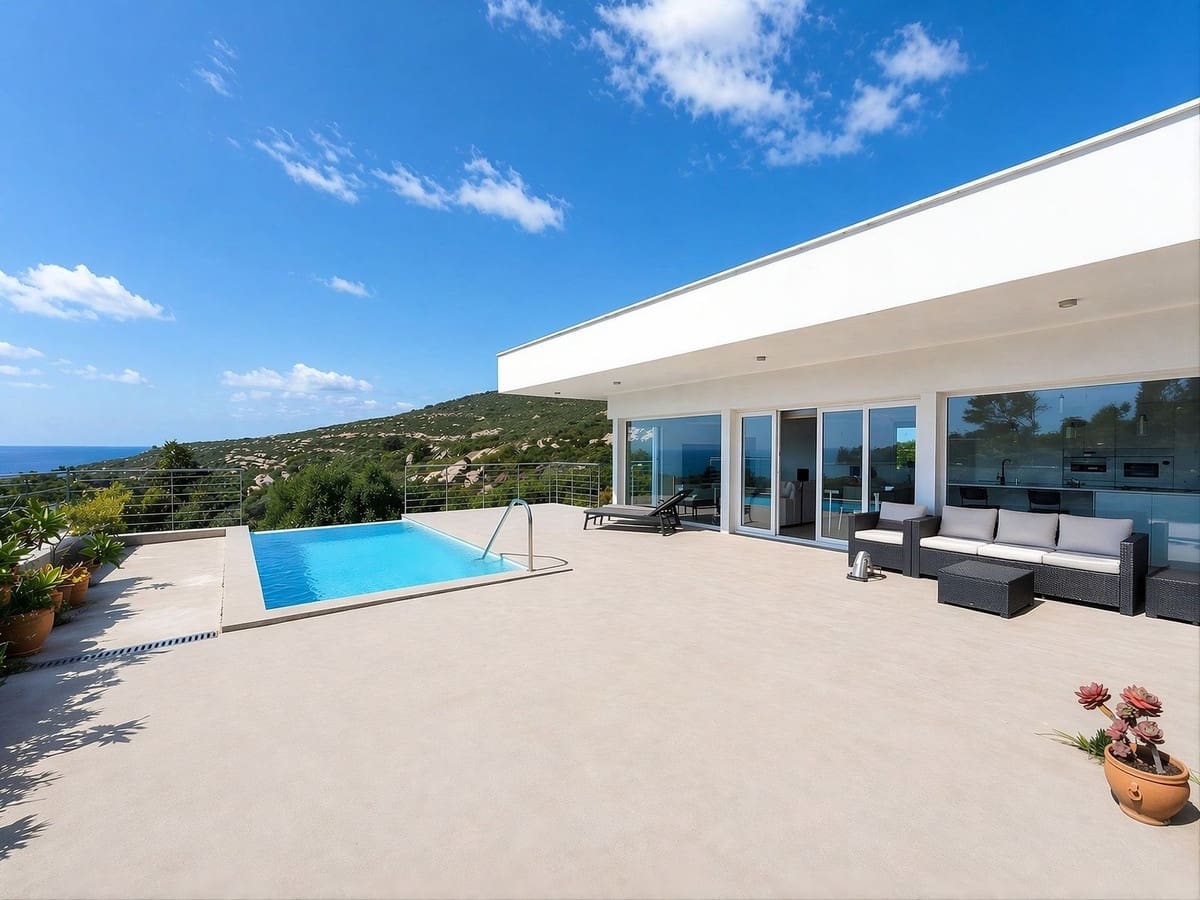 3 soveværelse Villa til salg i Manilva med swimmingpool garage - € 650.000 (Ref: 9782051)