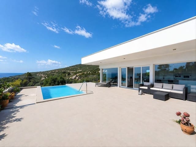 3 soveværelse Villa til salg i Manilva med swimmingpool garage - € 650.000 (Ref: 9782051)