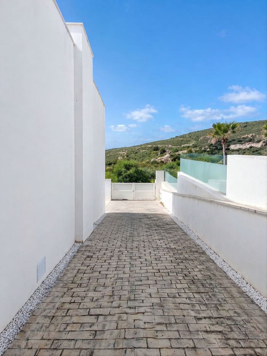 3 soveværelse Villa til salg i Manilva med swimmingpool garage - € 650.000 (Ref: 9782051)