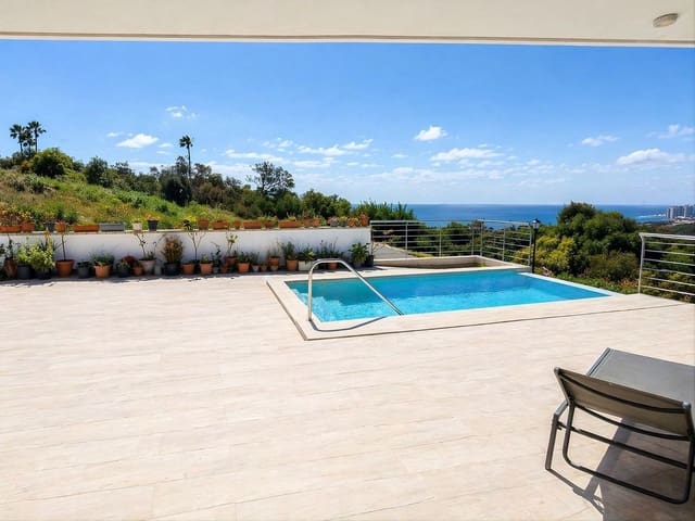 3 soveværelse Villa til salg i Manilva med swimmingpool garage - € 650.000 (Ref: 9782051)