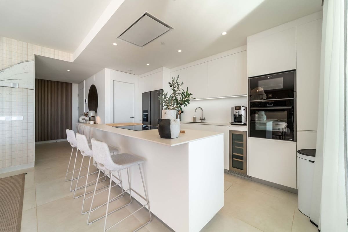 Apartamento de 3 habitaciones en Fuengirola en venta con piscina garaje - 849.000 € (Ref: 9782053)