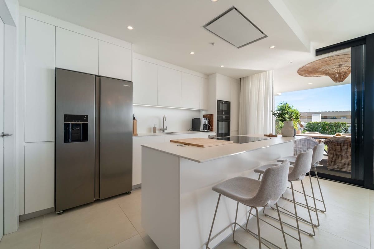 Apartamento de 3 habitaciones en Fuengirola en venta con piscina garaje - 849.000 € (Ref: 9782053)