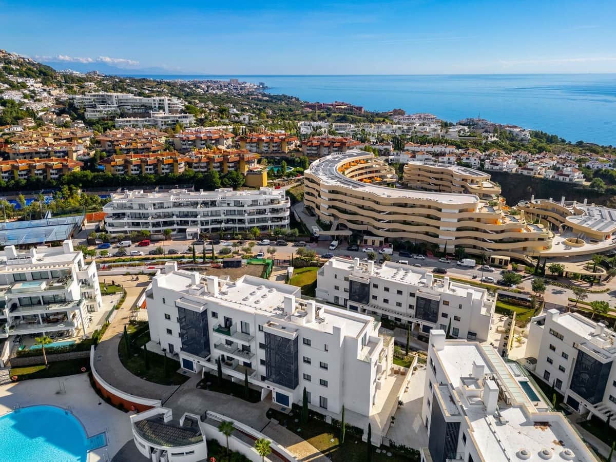 Apartamento de 3 habitaciones en Fuengirola en venta con piscina garaje - 849.000 € (Ref: 9782053)