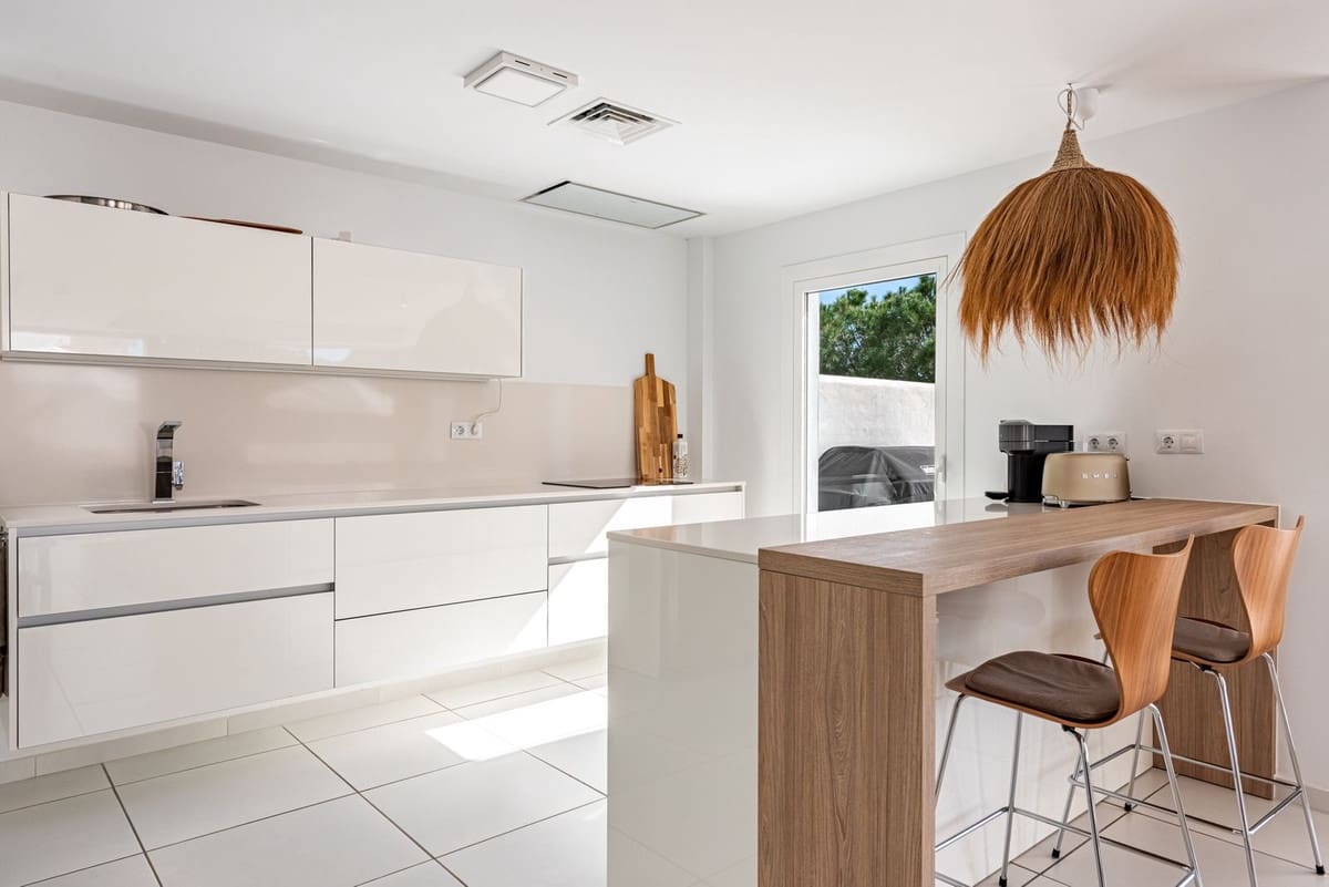 4 sypialnia Willa na sprzedaż w Benalmadena Costa z basenem garażem - 1 149 000 € (Ref: 9782152)