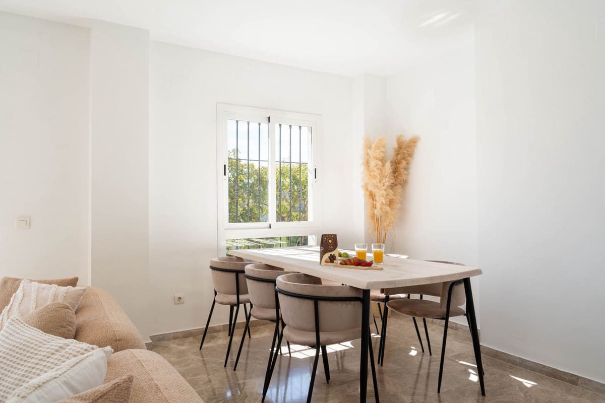 3 soverom Penthouse til salgs i Nueva Andalucia med svømmebasseng - € 525 000 (Ref: 9782201)