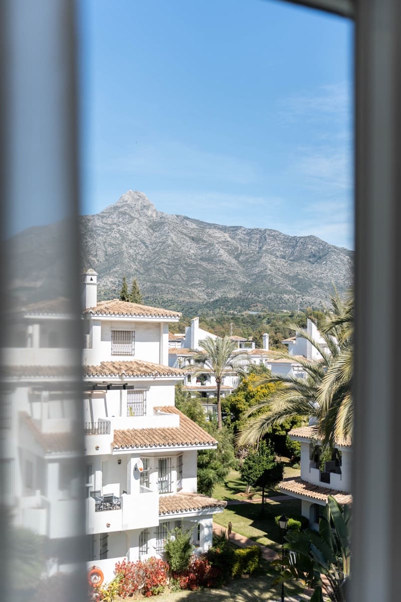 3 soverom Penthouse til salgs i Nueva Andalucia med svømmebasseng - € 525 000 (Ref: 9782201)