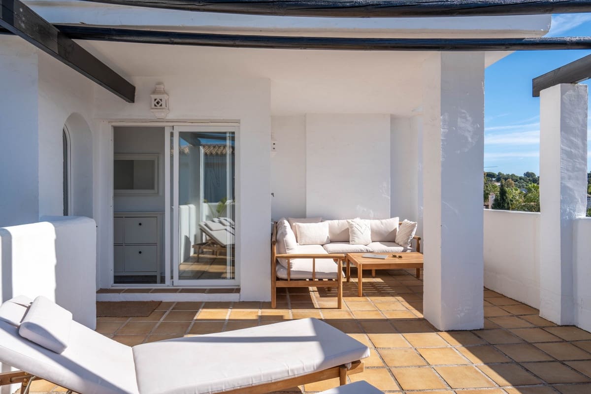 3 soverom Penthouse til salgs i Nueva Andalucia med svømmebasseng - € 525 000 (Ref: 9782201)