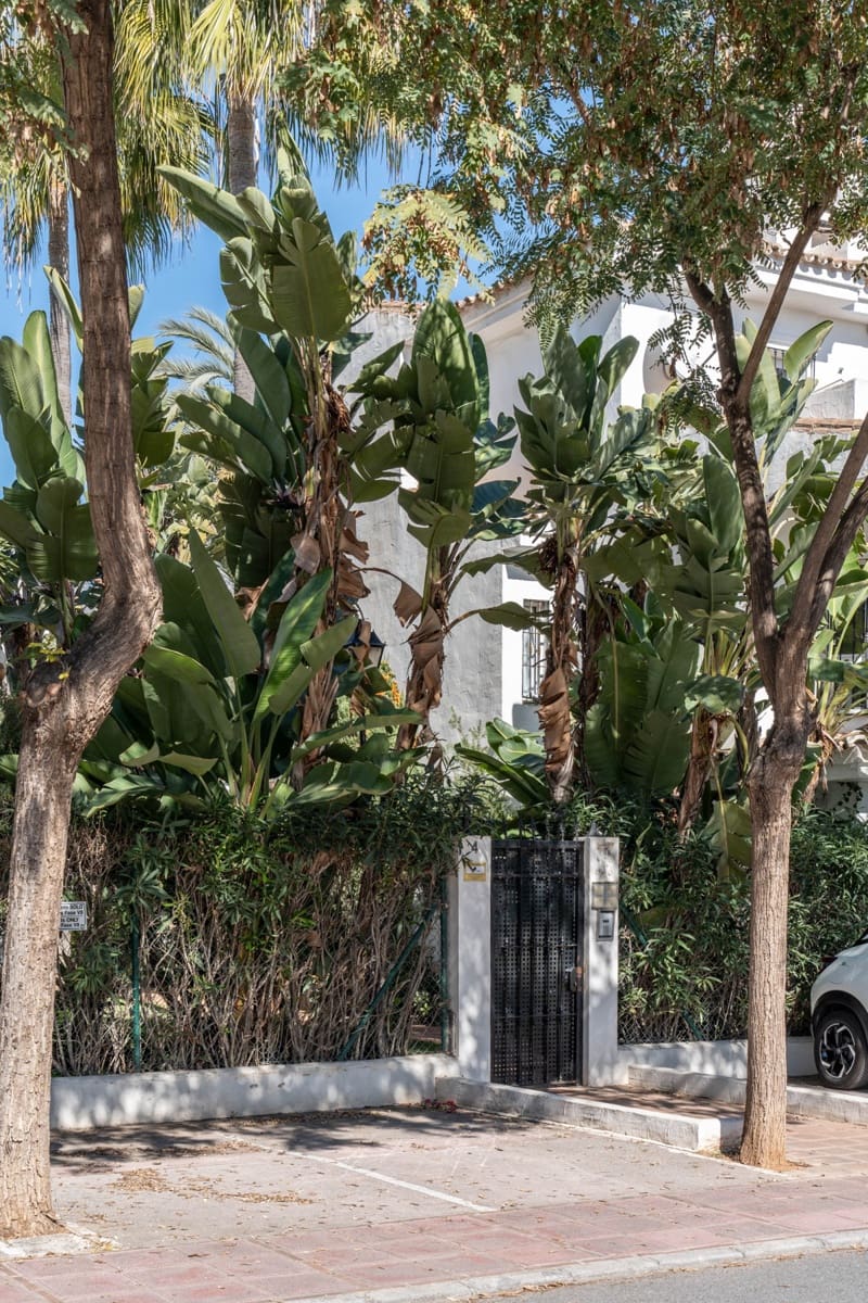 3 soverom Penthouse til salgs i Nueva Andalucia med svømmebasseng - € 525 000 (Ref: 9782201)