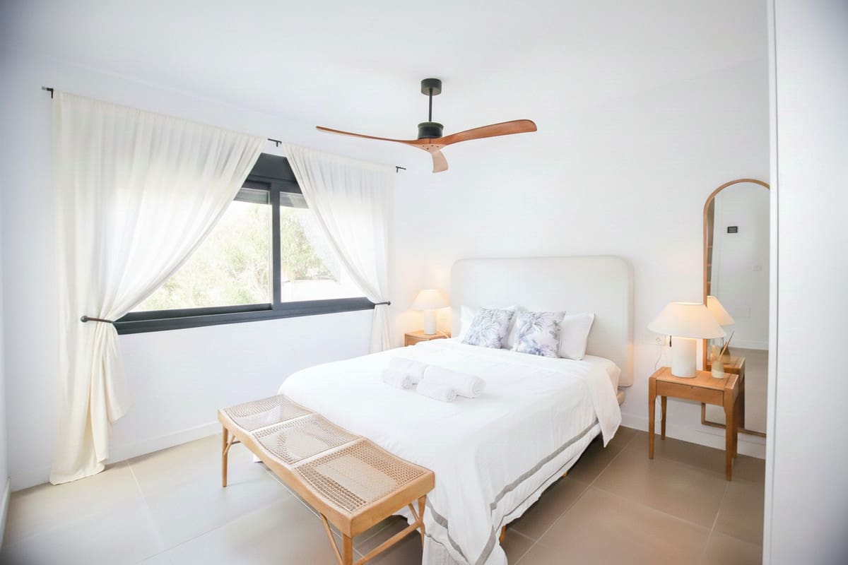 3 soveværelse Byhus til salg i Estepona med swimmingpool garage - € 549.000 (Ref: 9782203)