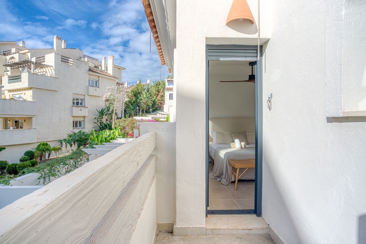 3 soveværelse Byhus til salg i Estepona med swimmingpool garage - € 549.000 (Ref: 9782203)