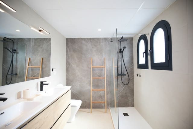 3 soveværelse Byhus til salg i Estepona med swimmingpool garage - € 549.000 (Ref: 9782203)