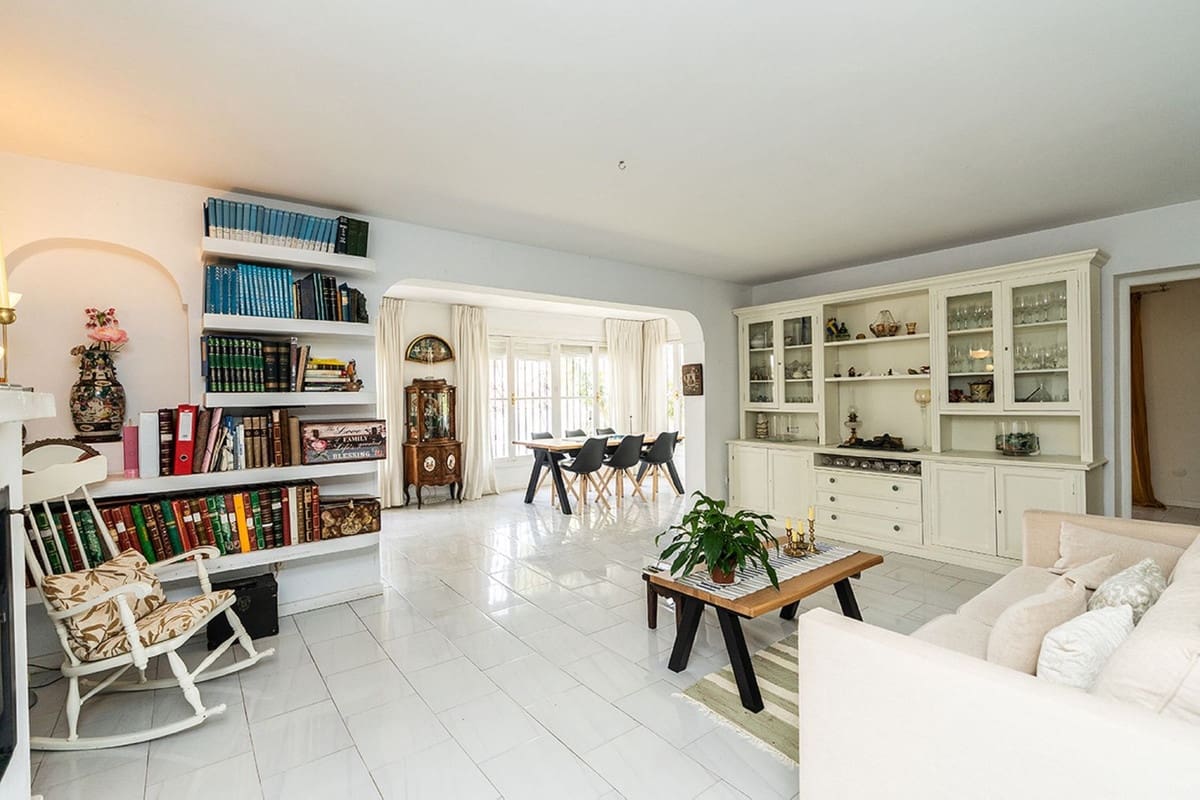 Chalet de 6 habitaciones en Río Real en venta con piscina garaje - 1.285.000 € (Ref: 9782206)