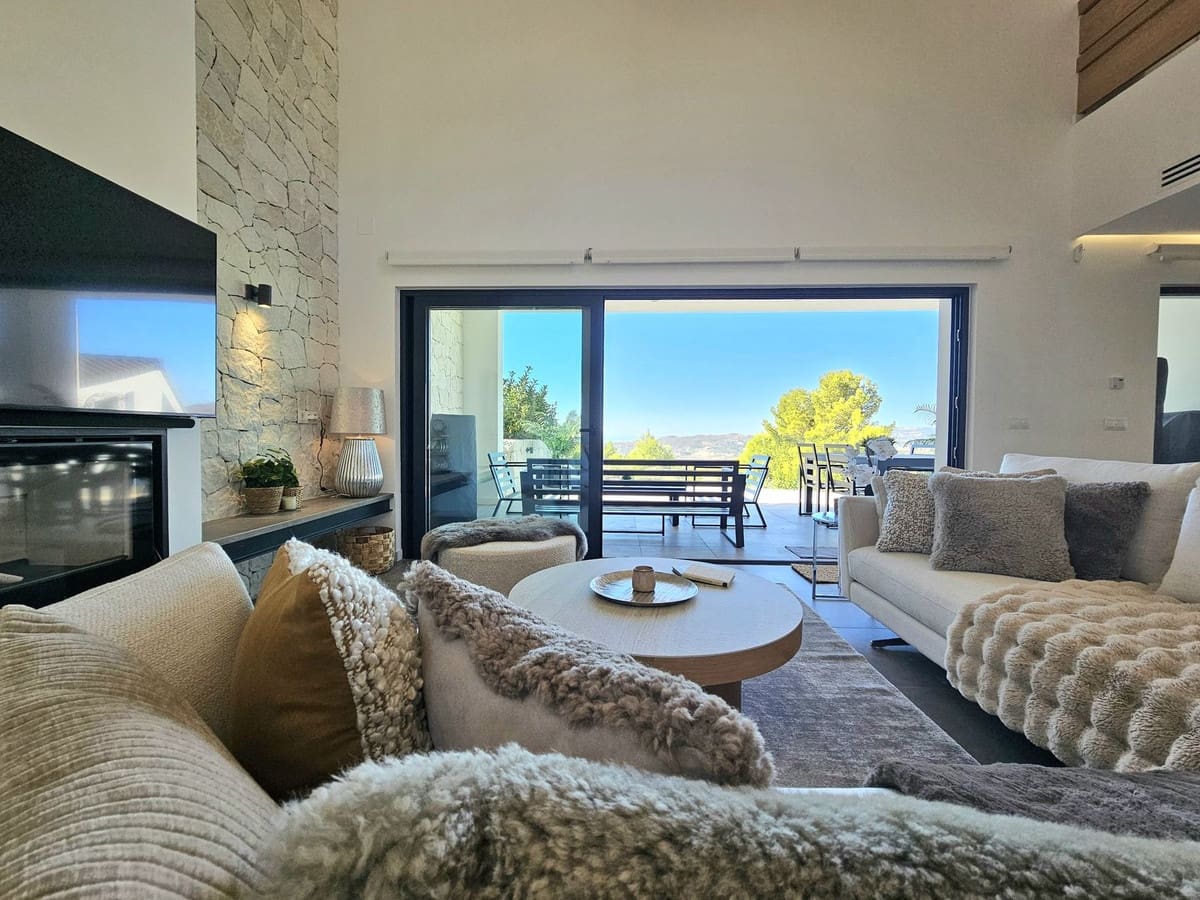 3 soveværelse Villa til salg i Mijas med swimmingpool garage - € 1.395.000 (Ref: 9782207)