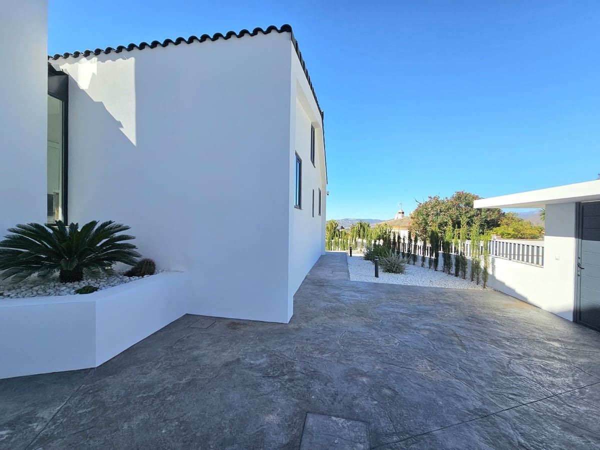 3 soveværelse Villa til salg i Mijas med swimmingpool garage - € 1.395.000 (Ref: 9782207)