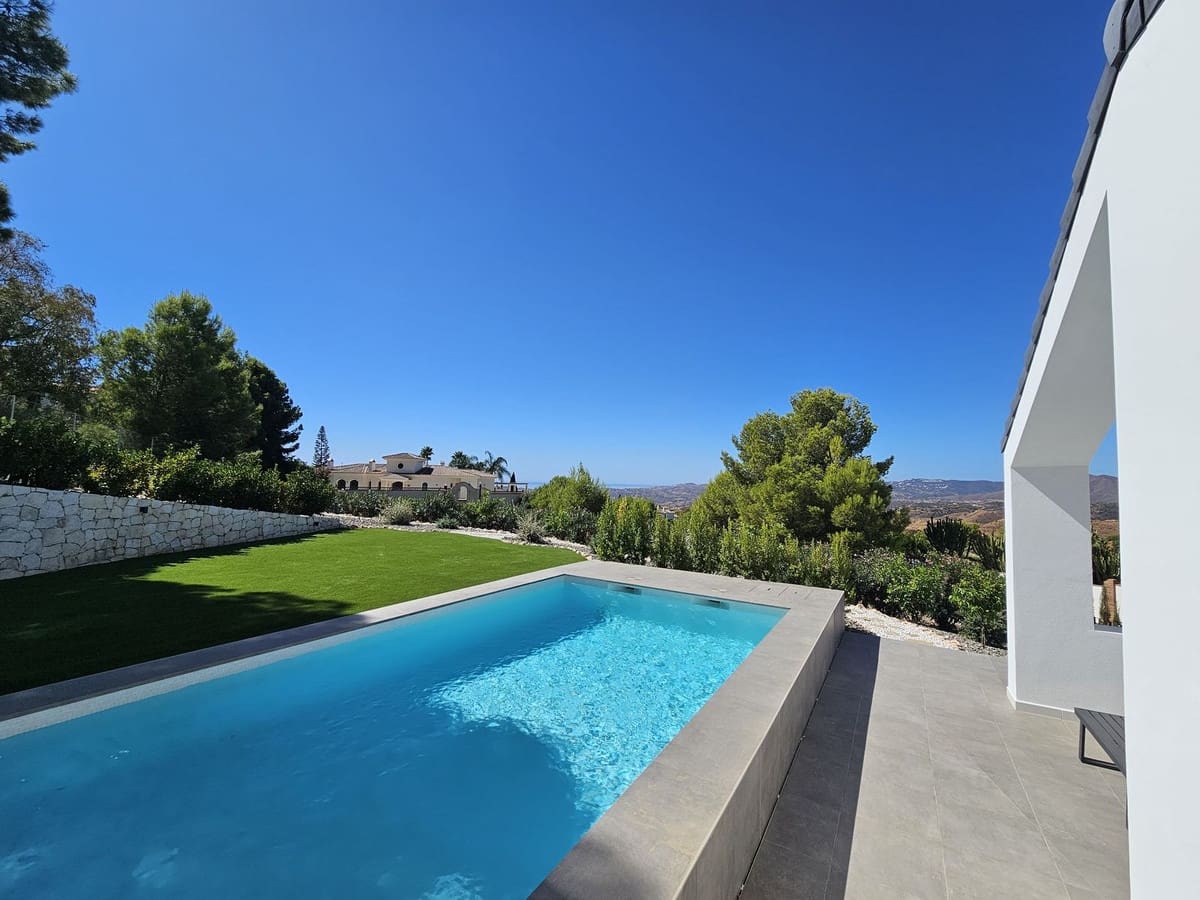 3 soveværelse Villa til salg i Mijas med swimmingpool garage - € 1.395.000 (Ref: 9782207)