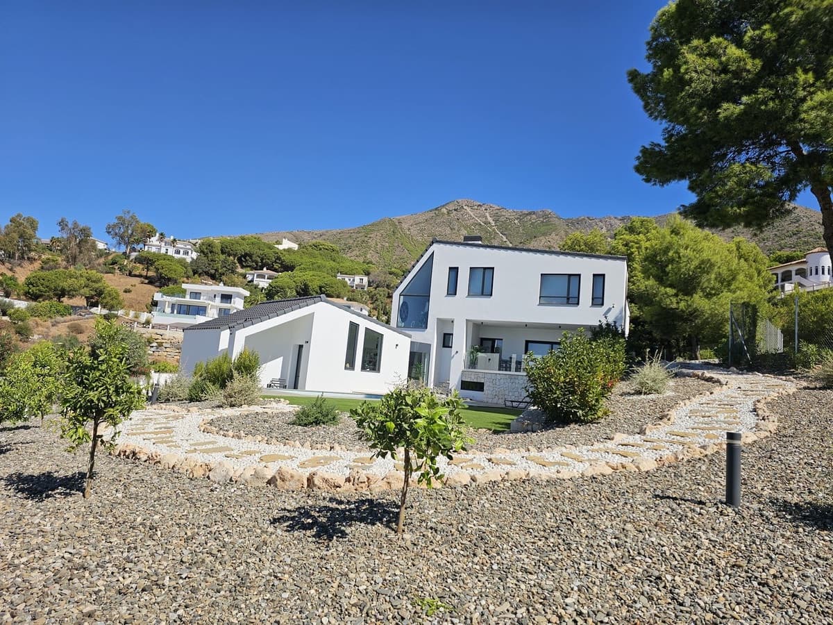 3 soveværelse Villa til salg i Mijas med swimmingpool garage - € 1.395.000 (Ref: 9782207)