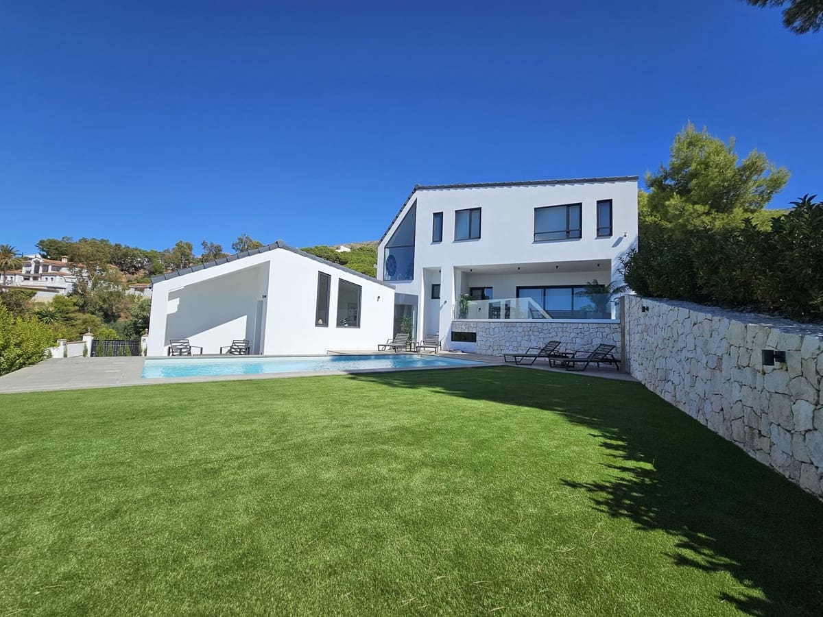 3 soveværelse Villa til salg i Mijas med swimmingpool garage - € 1.395.000 (Ref: 9782207)