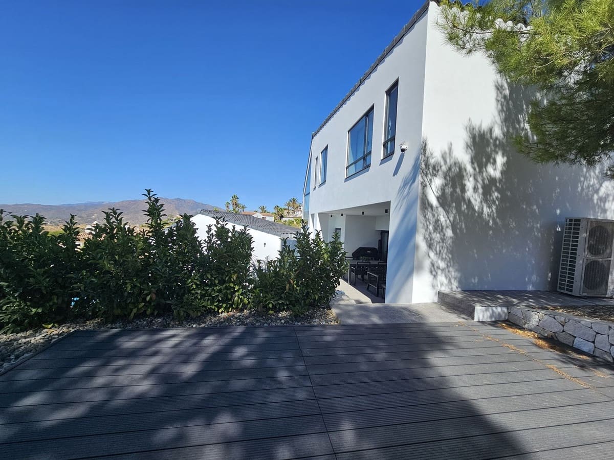 3 soveværelse Villa til salg i Mijas med swimmingpool garage - € 1.395.000 (Ref: 9782207)