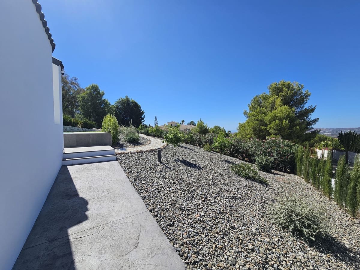 3 soveværelse Villa til salg i Mijas med swimmingpool garage - € 1.395.000 (Ref: 9782207)