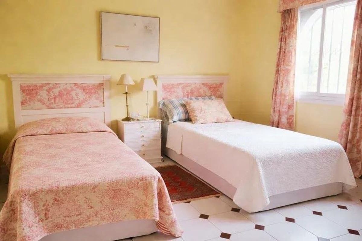 5 bedroom Townhouse for sale in Cabopino with pool garage - € 943,000 (Ref: 9784341)