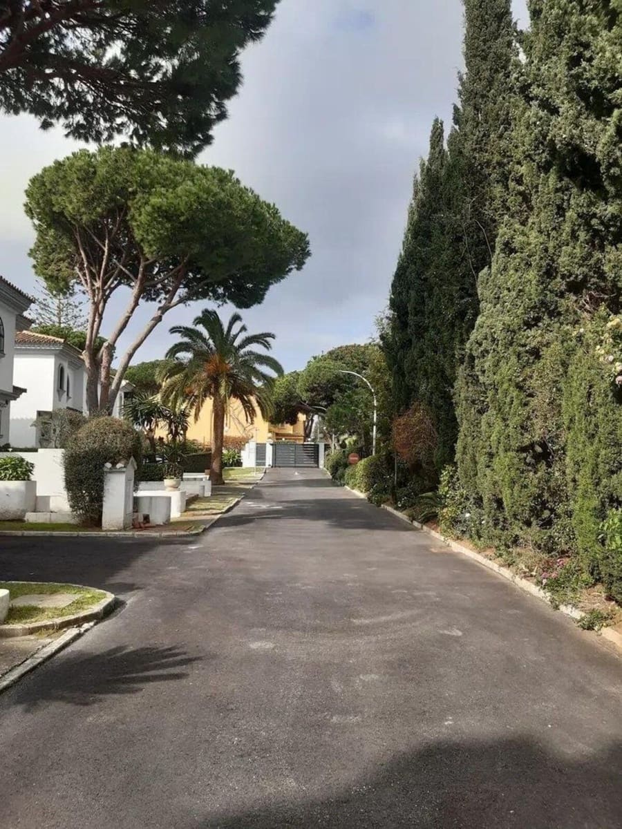 5 bedroom Townhouse for sale in Cabopino with pool garage - € 943,000 (Ref: 9784341)