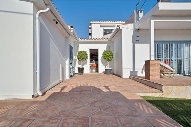 4 sovrum Villa till salu i San Pedro de Alcantara, Marbella med pool garage - 1 400 000 € (Ref: 9784364)