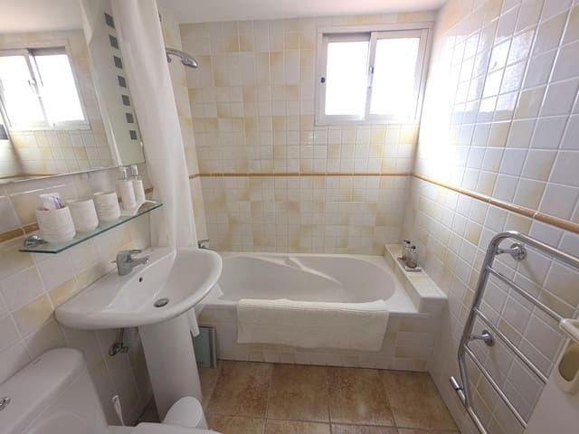 2 makuuhuone Huoneisto myytävänä paikassa Fuengirola - 320 000 € (Ref: 9788838)