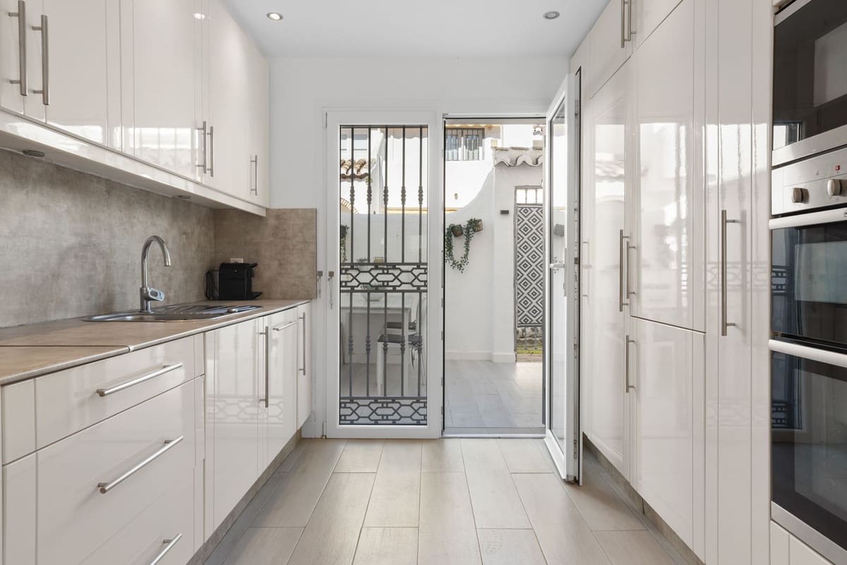 3 sypialnia Dom na sprzedaż w La Cala de Mijas z basenem - 875 000 € (Ref: 9793539)