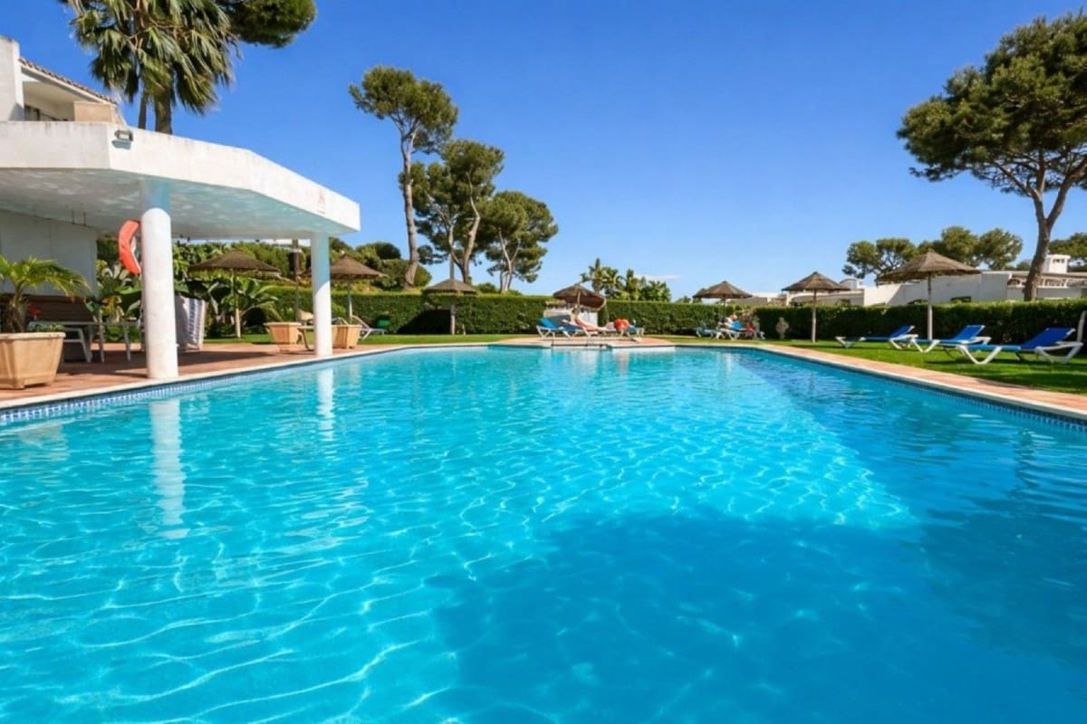 1 bedroom Studio for sale in Miraflores with pool - € 250,000 (Ref: 9793550)