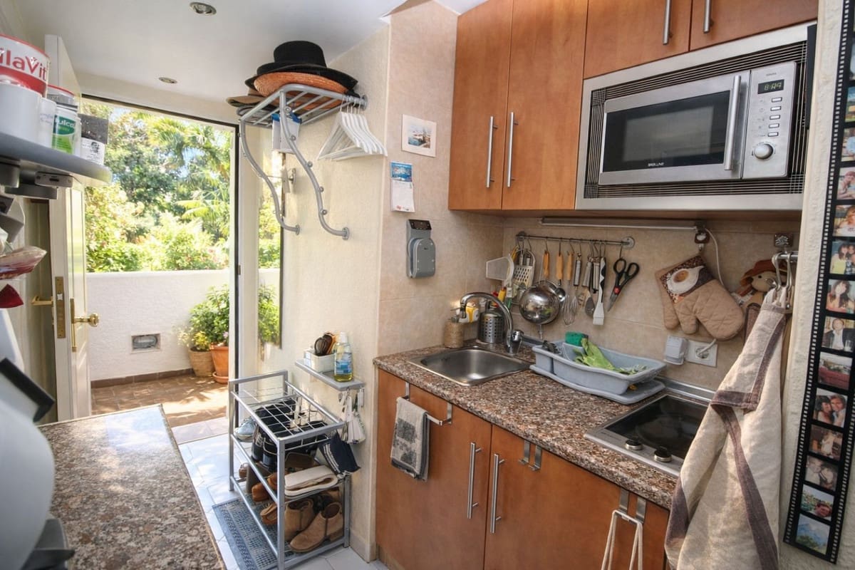 1 bedroom Studio for sale in Miraflores with pool - € 250,000 (Ref: 9793550)