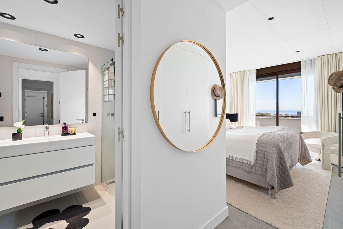 3 sypialnia Penthouse na sprzedaż w Estepona z basenem garażem - 1 195 000 € (Ref: 9793556)