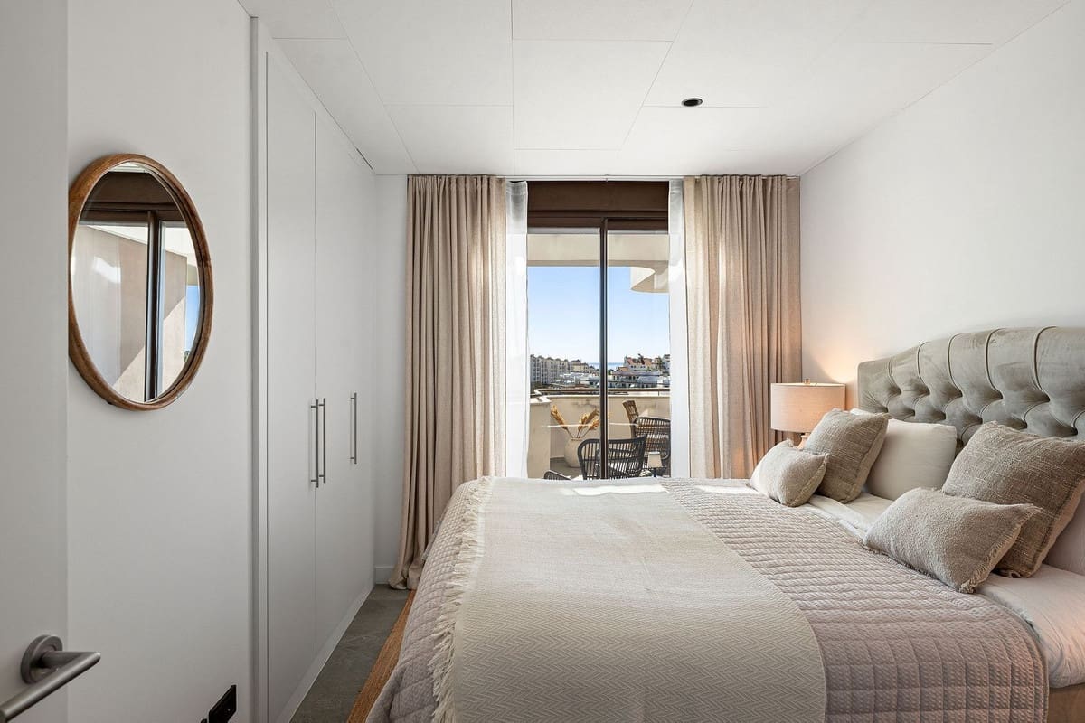 3 sypialnia Penthouse na sprzedaż w Estepona z basenem garażem - 1 195 000 € (Ref: 9793556)