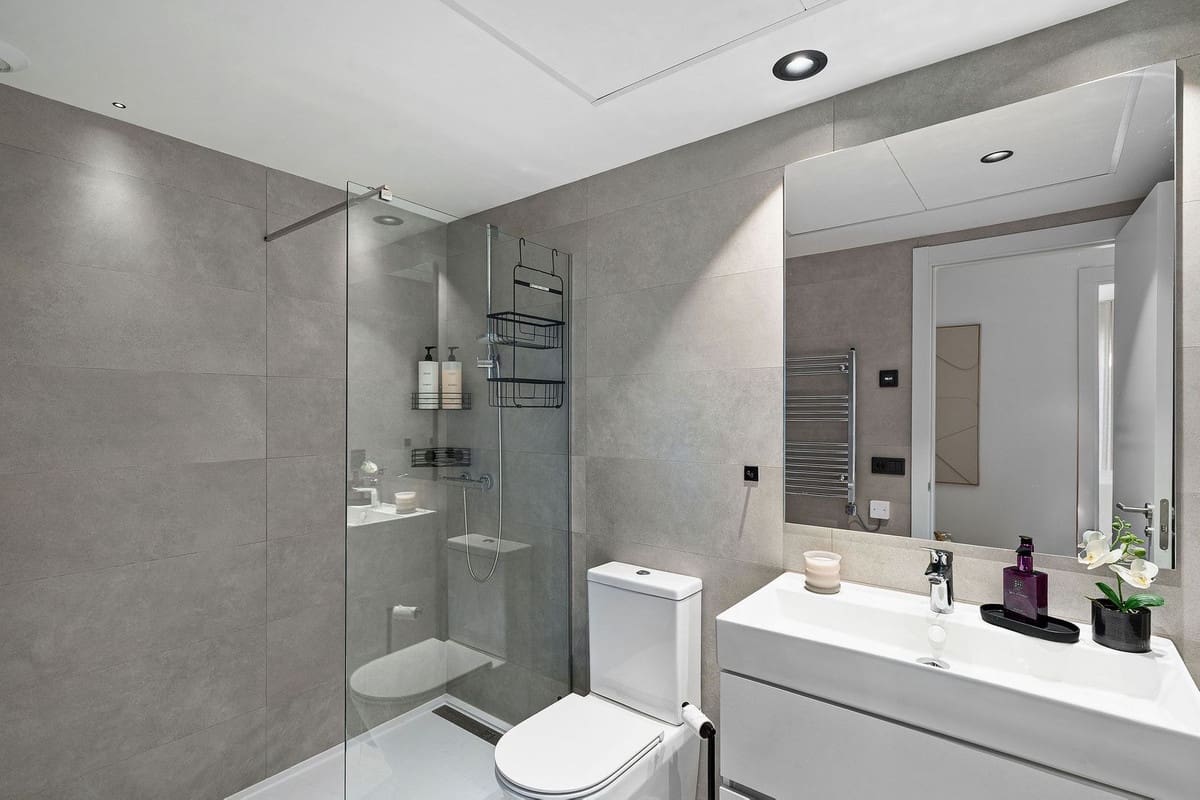 3 sypialnia Penthouse na sprzedaż w Estepona z basenem garażem - 1 195 000 € (Ref: 9793556)