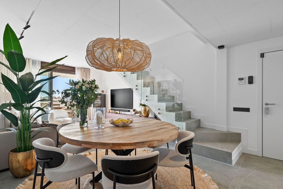 3 sypialnia Penthouse na sprzedaż w Estepona z basenem garażem - 1 195 000 € (Ref: 9793556)