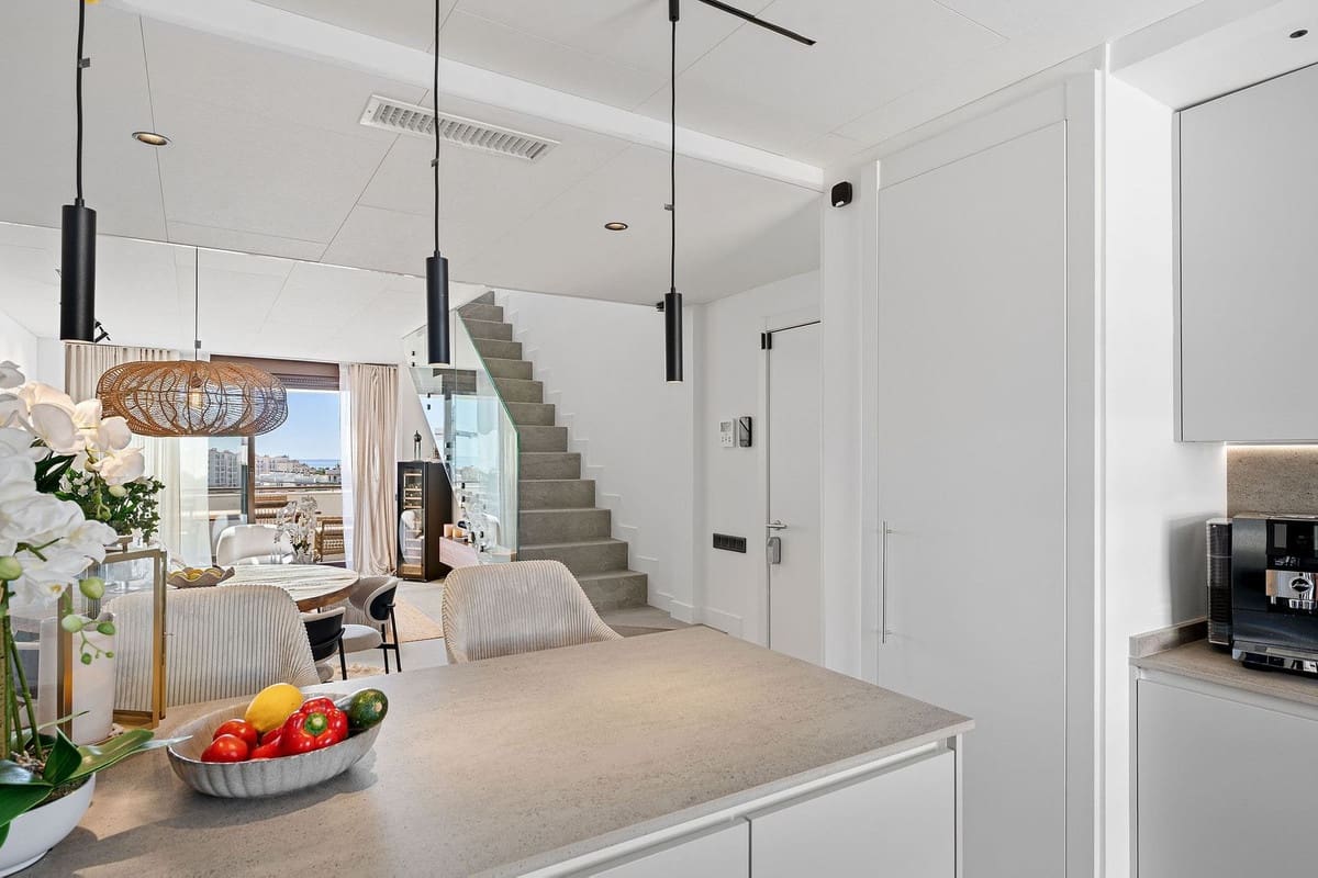 3 sypialnia Penthouse na sprzedaż w Estepona z basenem garażem - 1 195 000 € (Ref: 9793556)