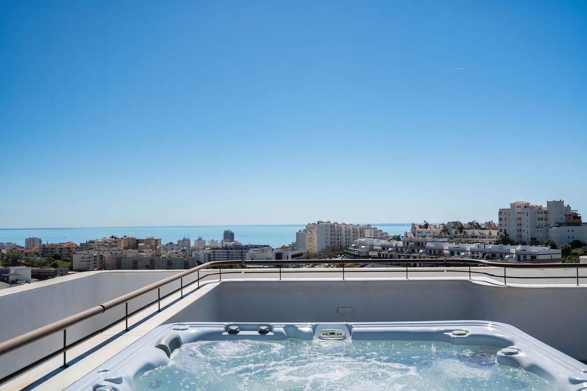 3 sypialnia Penthouse na sprzedaż w Estepona z basenem garażem - 1 195 000 € (Ref: 9793556)