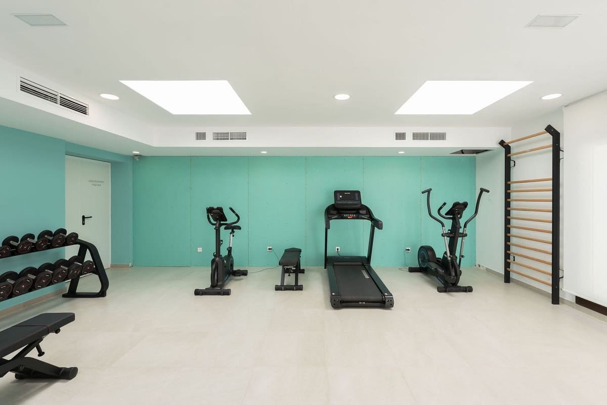 3 sypialnia Penthouse na sprzedaż w Estepona z basenem garażem - 1 195 000 € (Ref: 9793556)