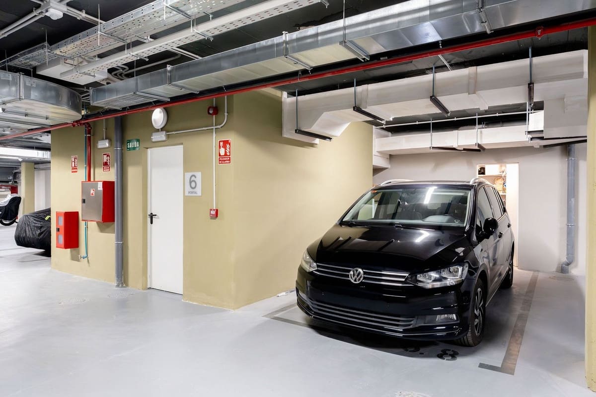 3 sypialnia Penthouse na sprzedaż w Estepona z basenem garażem - 1 195 000 € (Ref: 9793556)