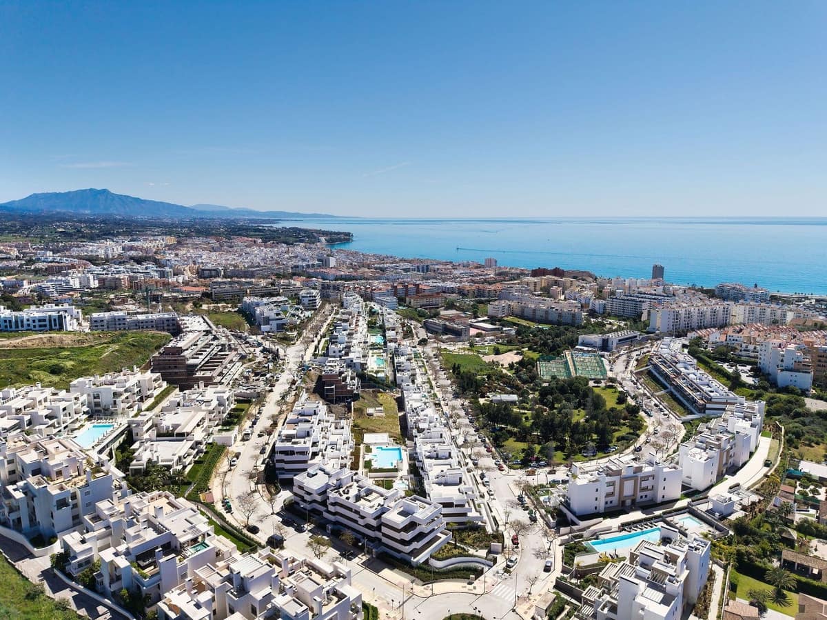 3 sypialnia Penthouse na sprzedaż w Estepona z basenem garażem - 1 195 000 € (Ref: 9793556)