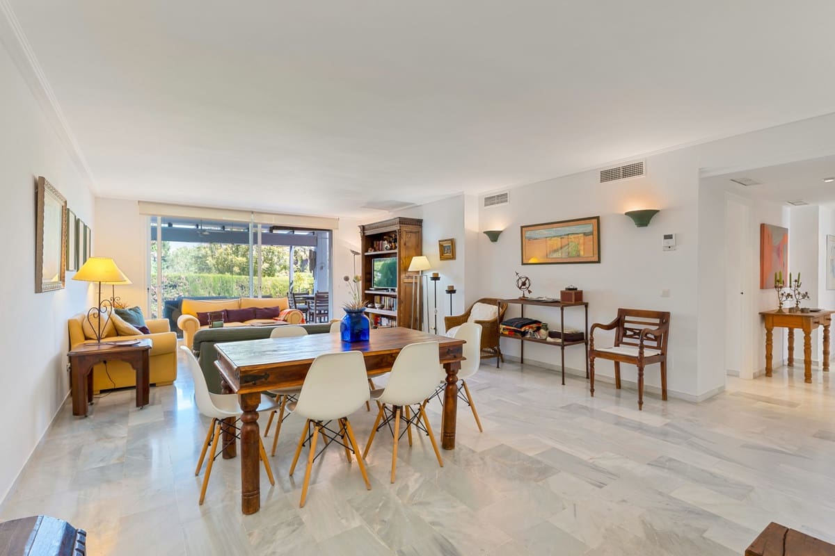 3 sovrum Lägenhet till salu i Estepona med garage - 645 000 € (Ref: 9793558)