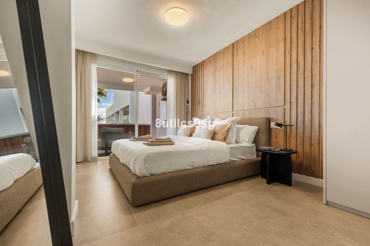 2 soverom Leilighet til salgs i Nueva Andalucia med svømmebasseng garasje - € 690 000 (Ref: 9795194)