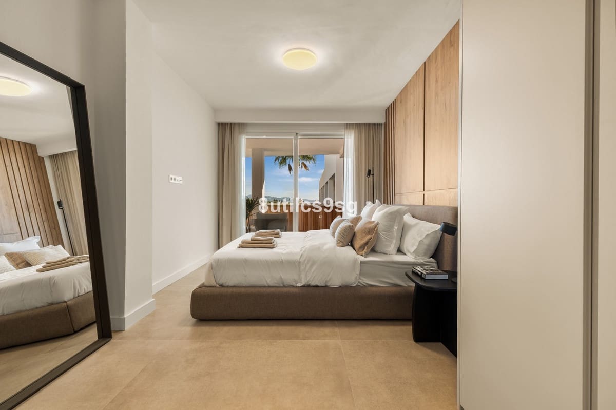 2 soverom Leilighet til salgs i Nueva Andalucia med svømmebasseng garasje - € 690 000 (Ref: 9795194)