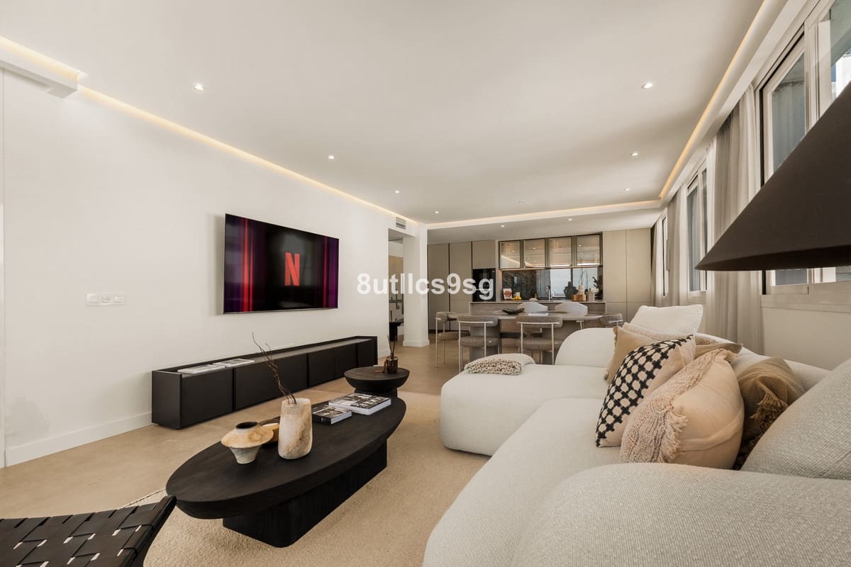 2 soverom Leilighet til salgs i Nueva Andalucia med svømmebasseng garasje - € 690 000 (Ref: 9795194)