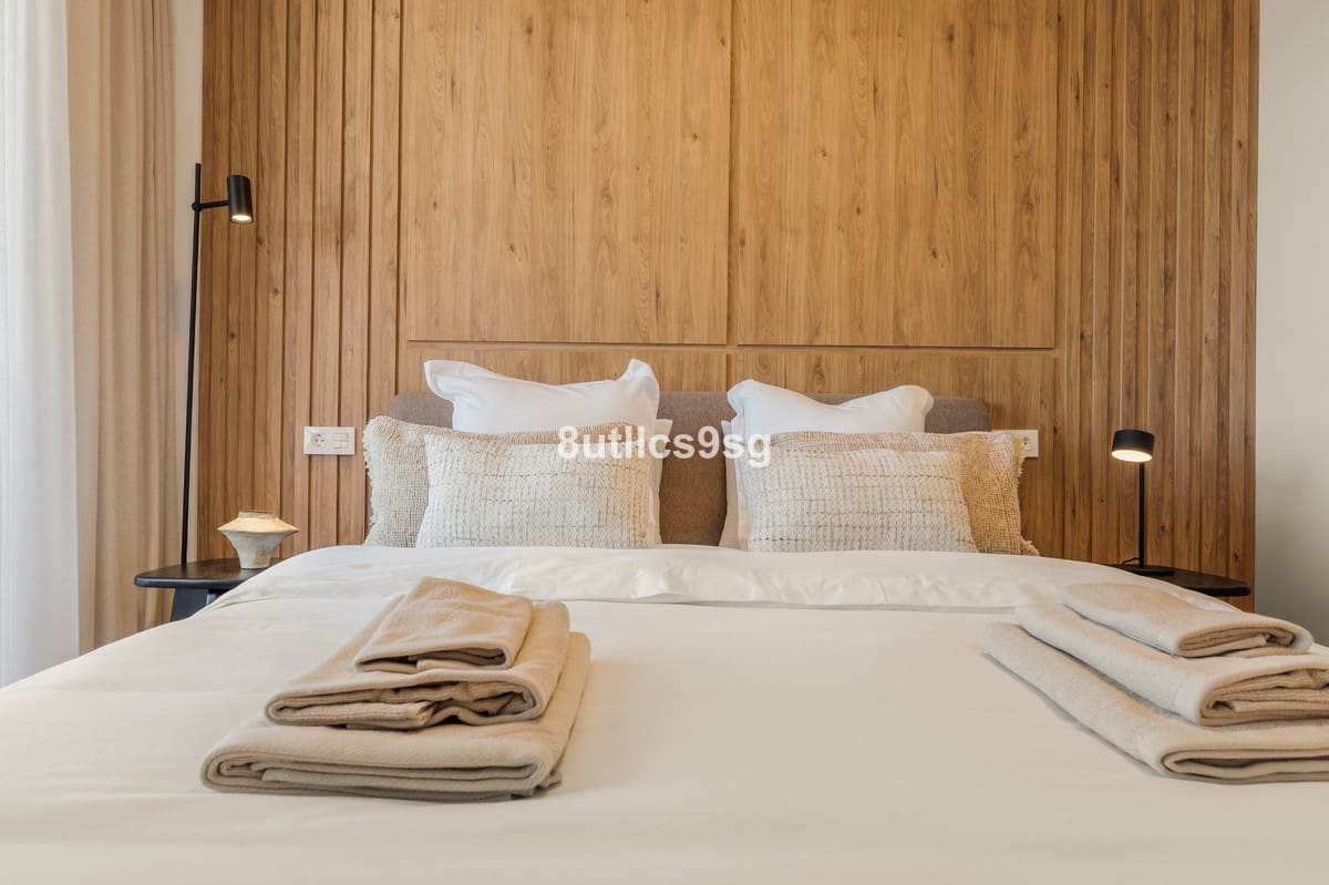 2 soverom Leilighet til salgs i Nueva Andalucia med svømmebasseng garasje - € 690 000 (Ref: 9795194)