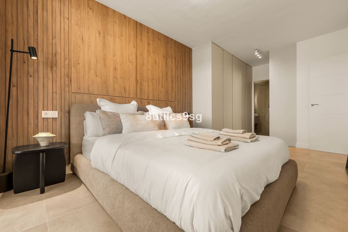 2 soverom Leilighet til salgs i Nueva Andalucia med svømmebasseng garasje - € 690 000 (Ref: 9795194)