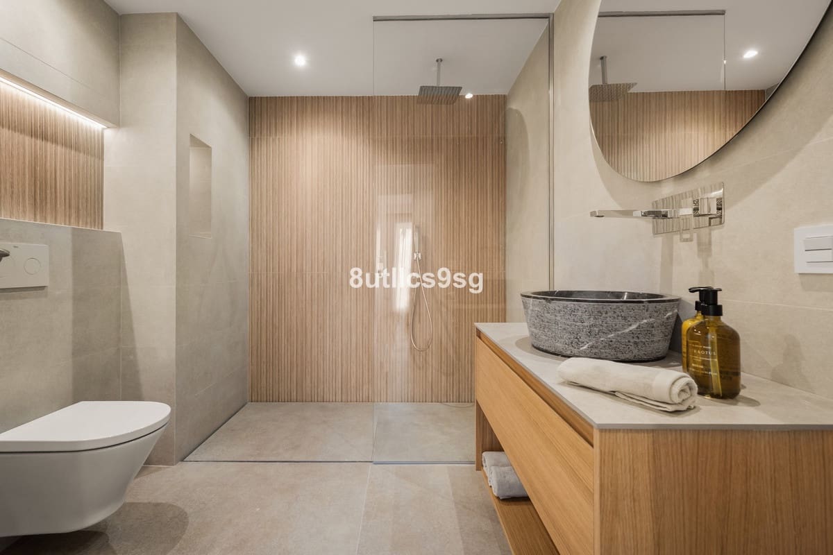 2 soverom Leilighet til salgs i Nueva Andalucia med svømmebasseng garasje - € 690 000 (Ref: 9795194)